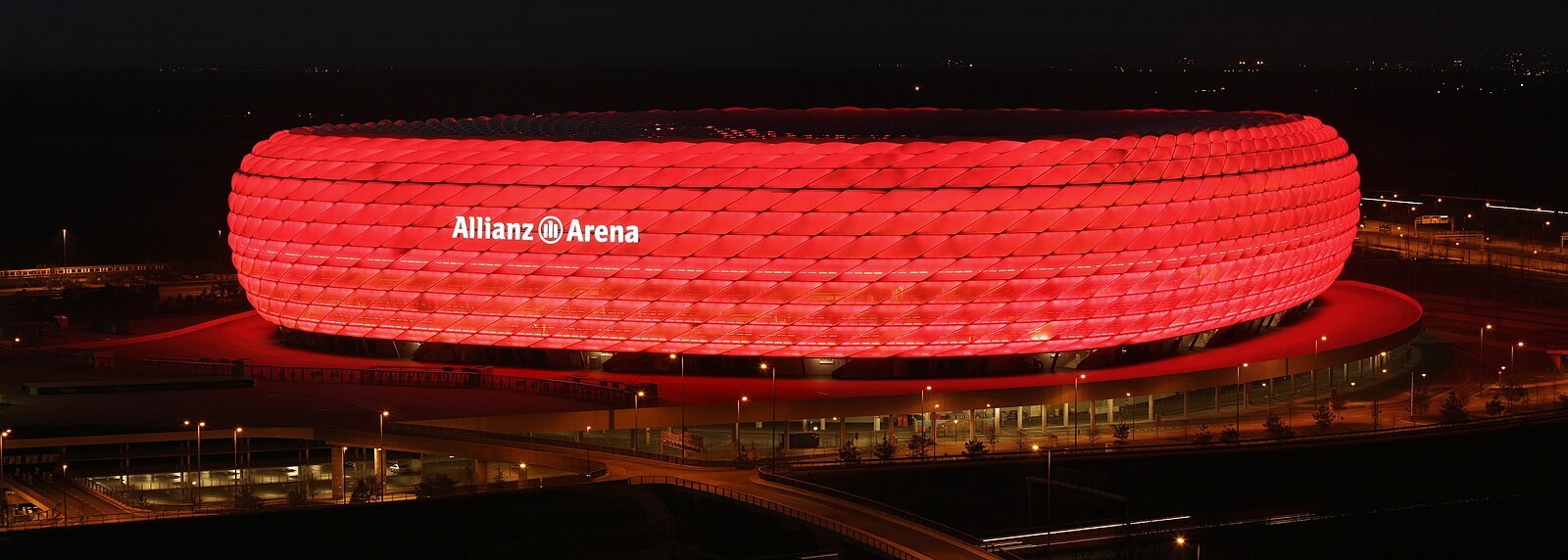 Allianz_arena_at_night_Richard_Bartz